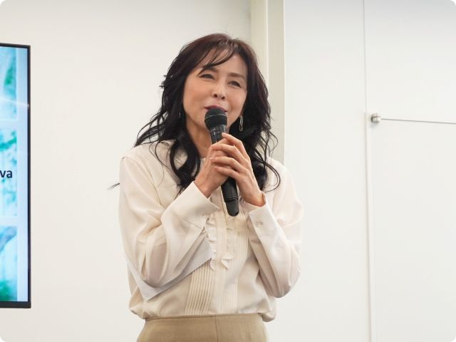 講演会イメージ写真　理事長杉本彩