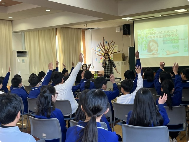 Eva杉本彩小学校出前授業