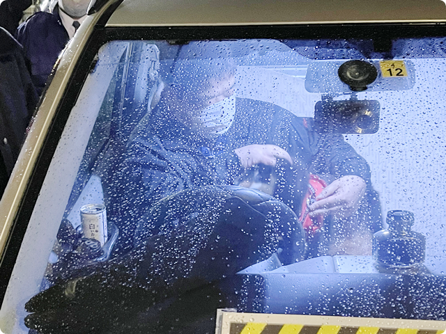高円寺北 車中に犬2頭取り残され事案